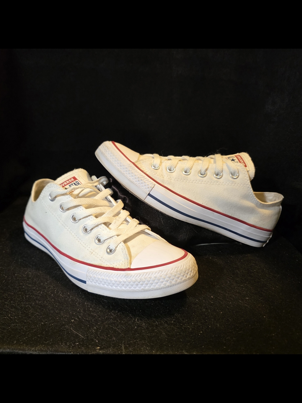 Converse Womens Low-Top Sneakers in White with Red & Blue Stripes Size 8.5